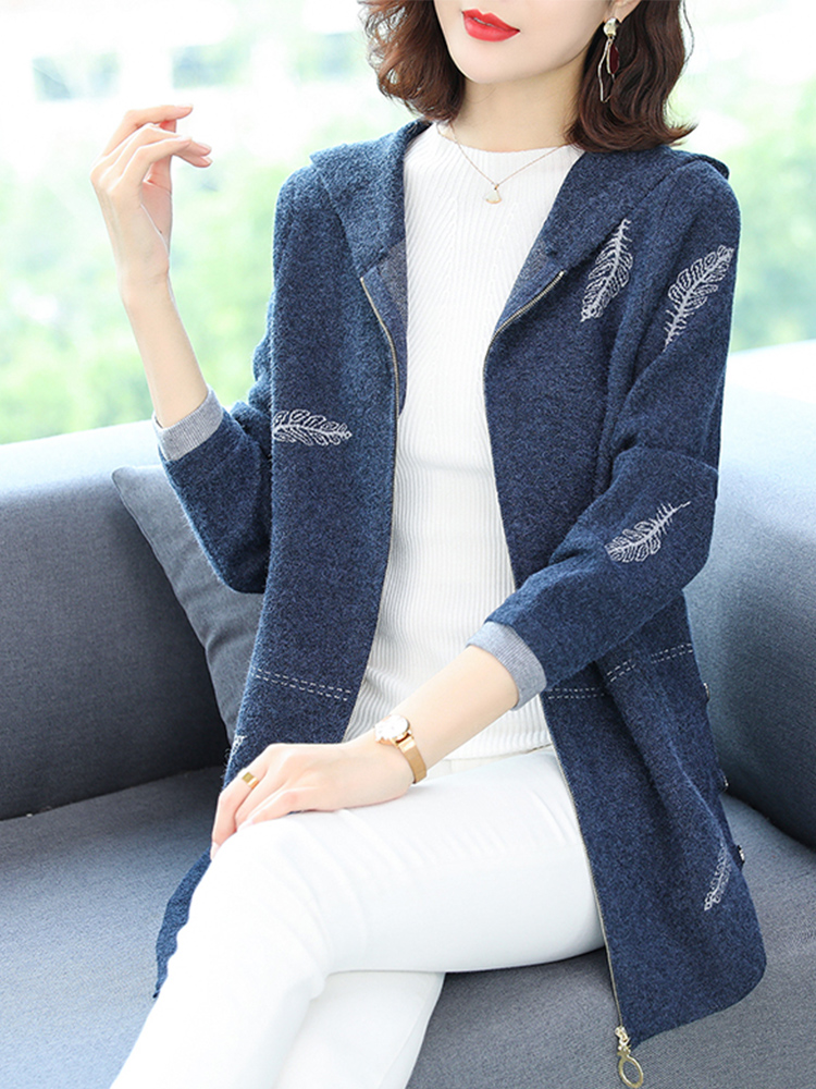 妈妈春秋洋气外套薄款2023新款连帽针织开衫女中长款毛衣今年流行