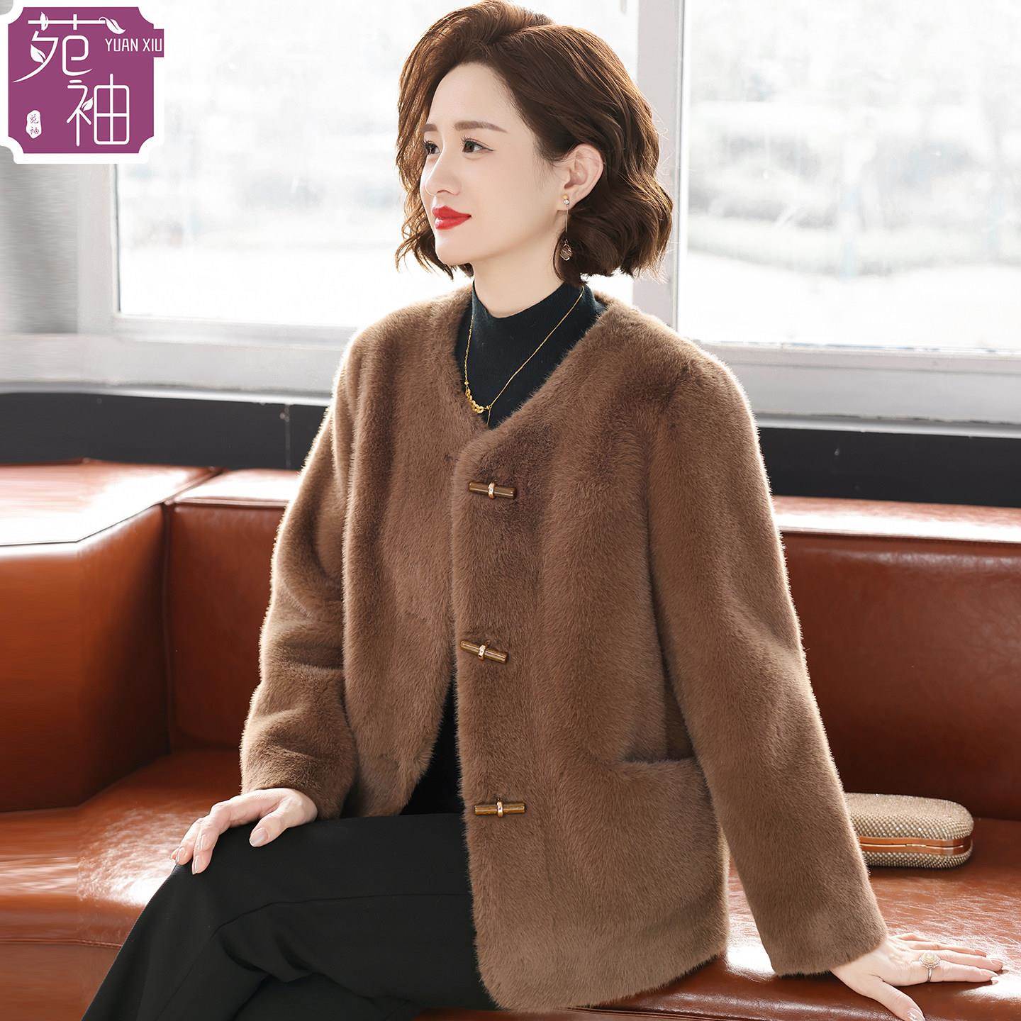 小个子妈妈冬装加厚皮草外套洋气2025新款女士秋冬季高贵毛呢上衣