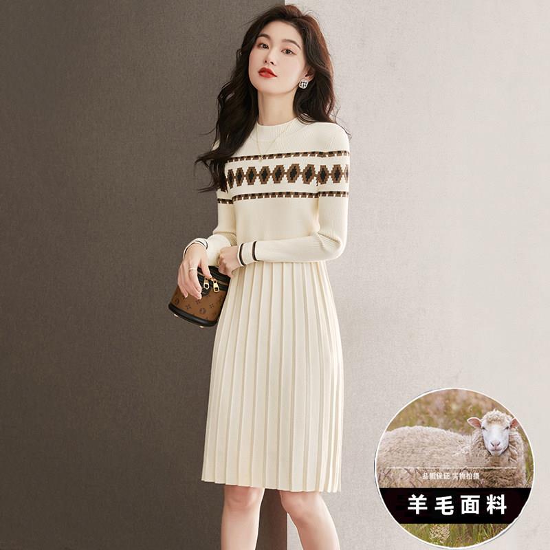 配大衣的毛衣裙女秋冬季2026年新款高级羊毛羊绒中长版针织洋装