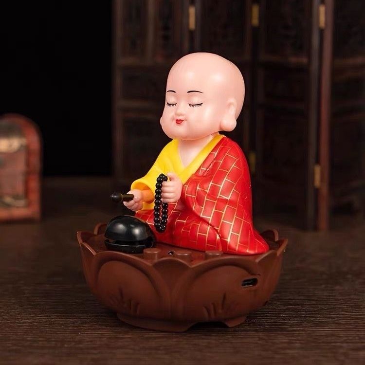 太阳能小和尚汽车摆件车载太阳能敲木鱼小沙弥创意车内车用装饰