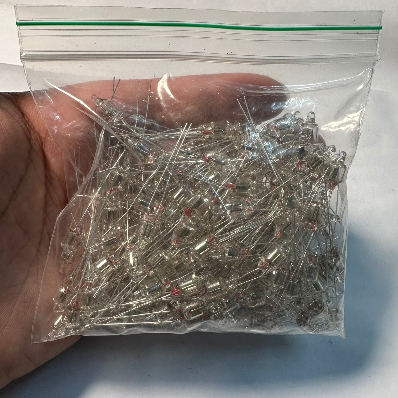 氖气灯泡 一包200个 接100-150k电阻可接220v