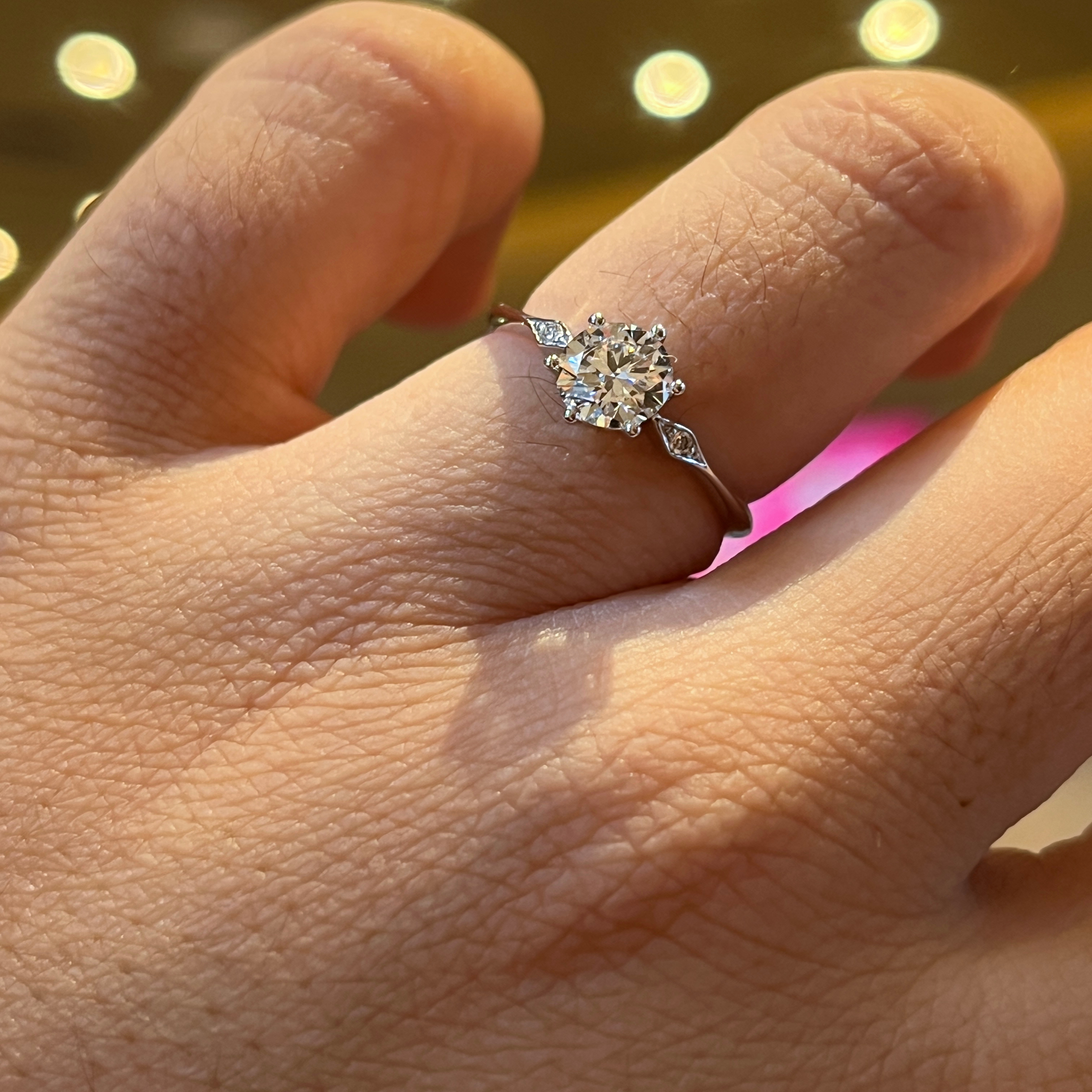 铂金Pt950培育钻石小钻三石钻戒指礼物人工合成简约大气圆形