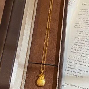 黄金色拉丝小福袋吊坠古法项链毛衣链女轻奢锁骨链项链简约沙金