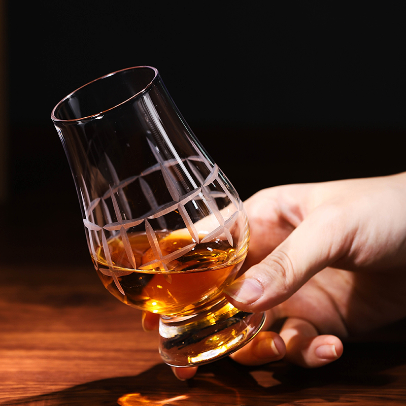 手工刻花闻香杯 威士忌洋酒红酒白酒甜酒杯郁金香酒杯品鉴杯 玻璃