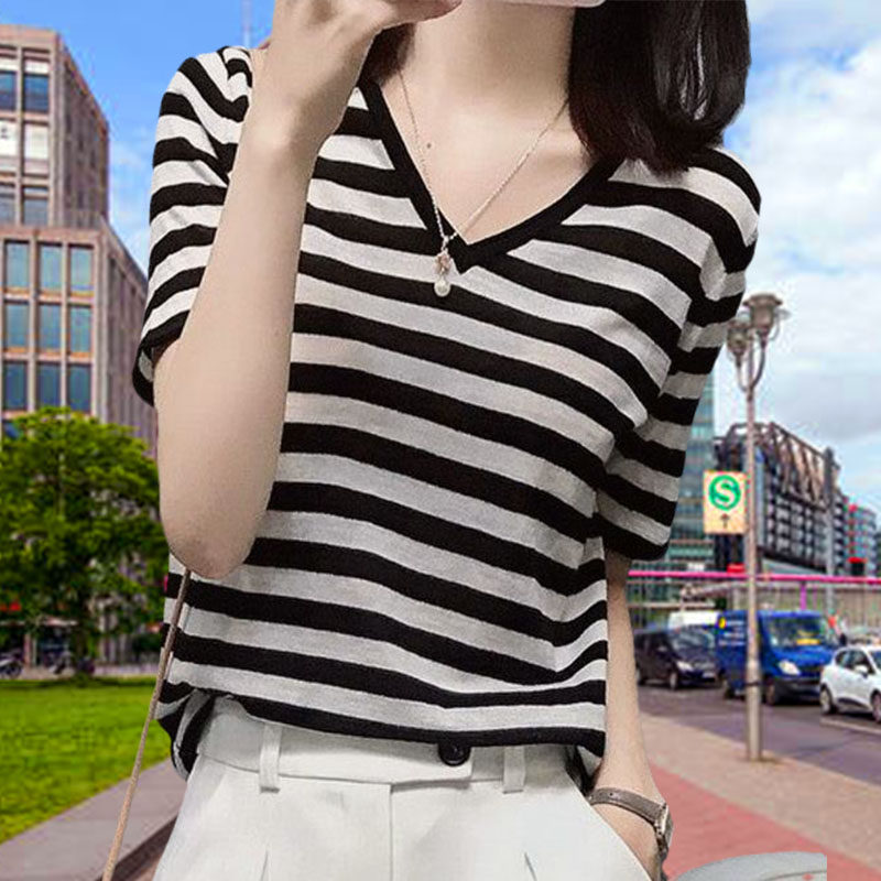 夏季V领短袖上衣女新款简约冰丝大码黑白横条纹减龄宽松T恤打底衫