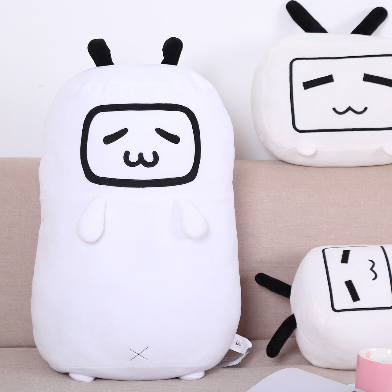 哔哩哔哩小电视年糕毛绒糯米抱枕二次元正版现货可爱靠枕b站周边