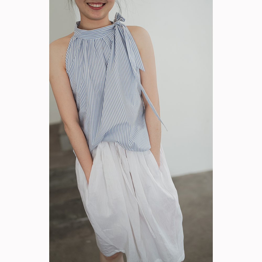 露肩系带打结无袖挂脖背心