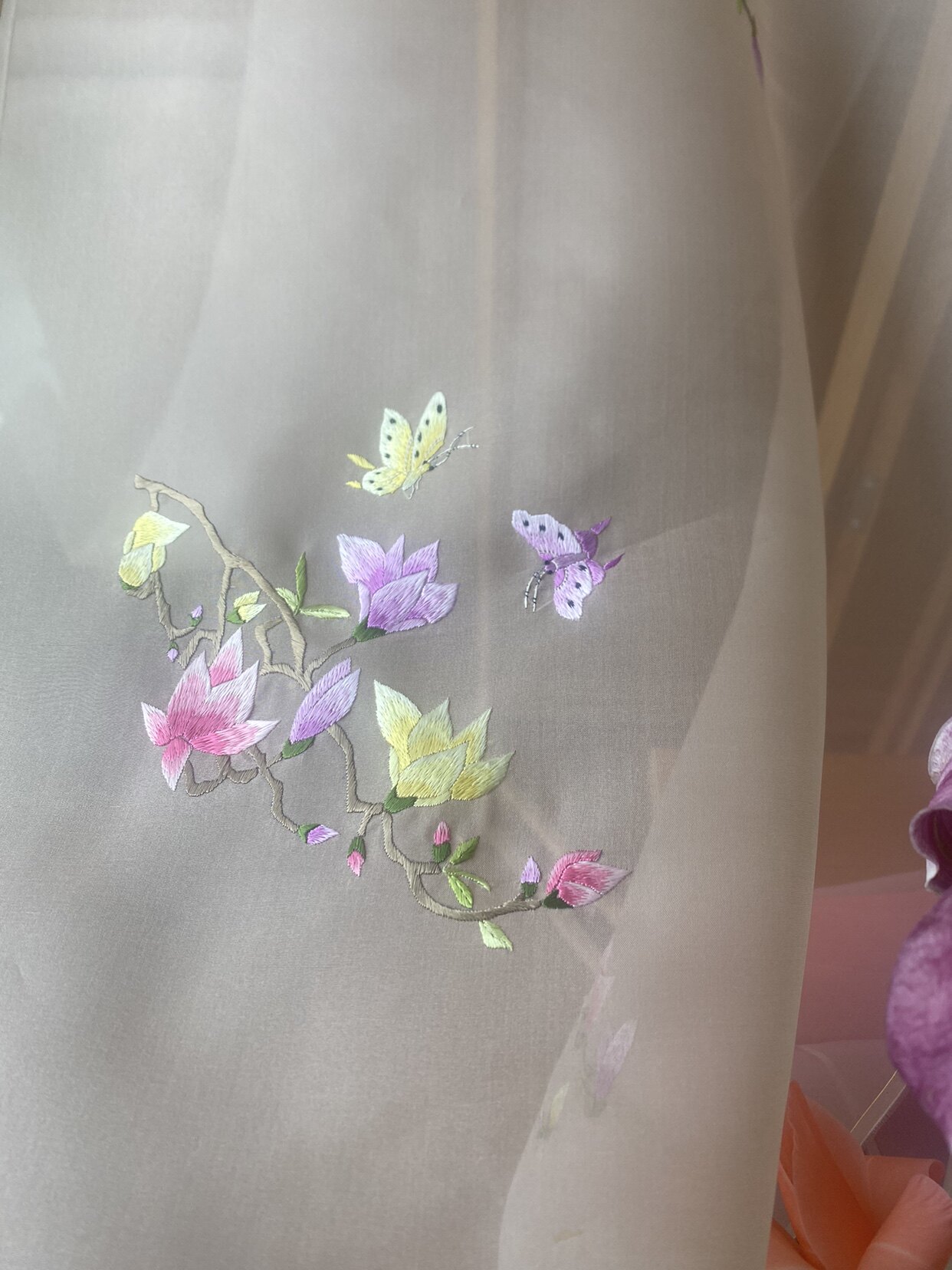 玉兰花真丝绡桑蚕丝苏绣衣料老绣手绣面料布料汉服来料旗袍中式