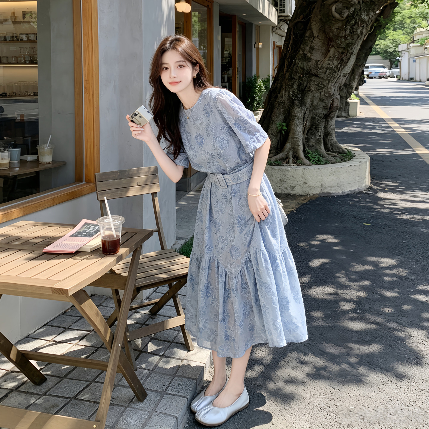 蓝色独特漂亮连衣裙女2026新款