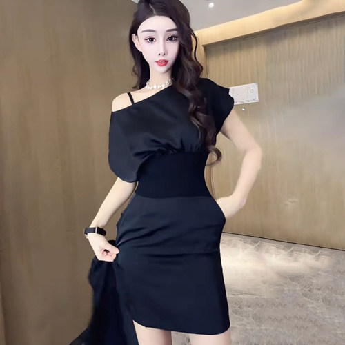 今年流行的漂亮裙子黑色连衣裙女