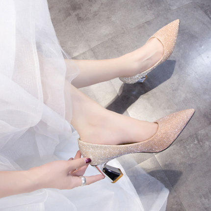 2023春季新款尖头亮片鞋子新娘婚纱鞋香槟色伴娘高跟鞋粗跟单鞋女