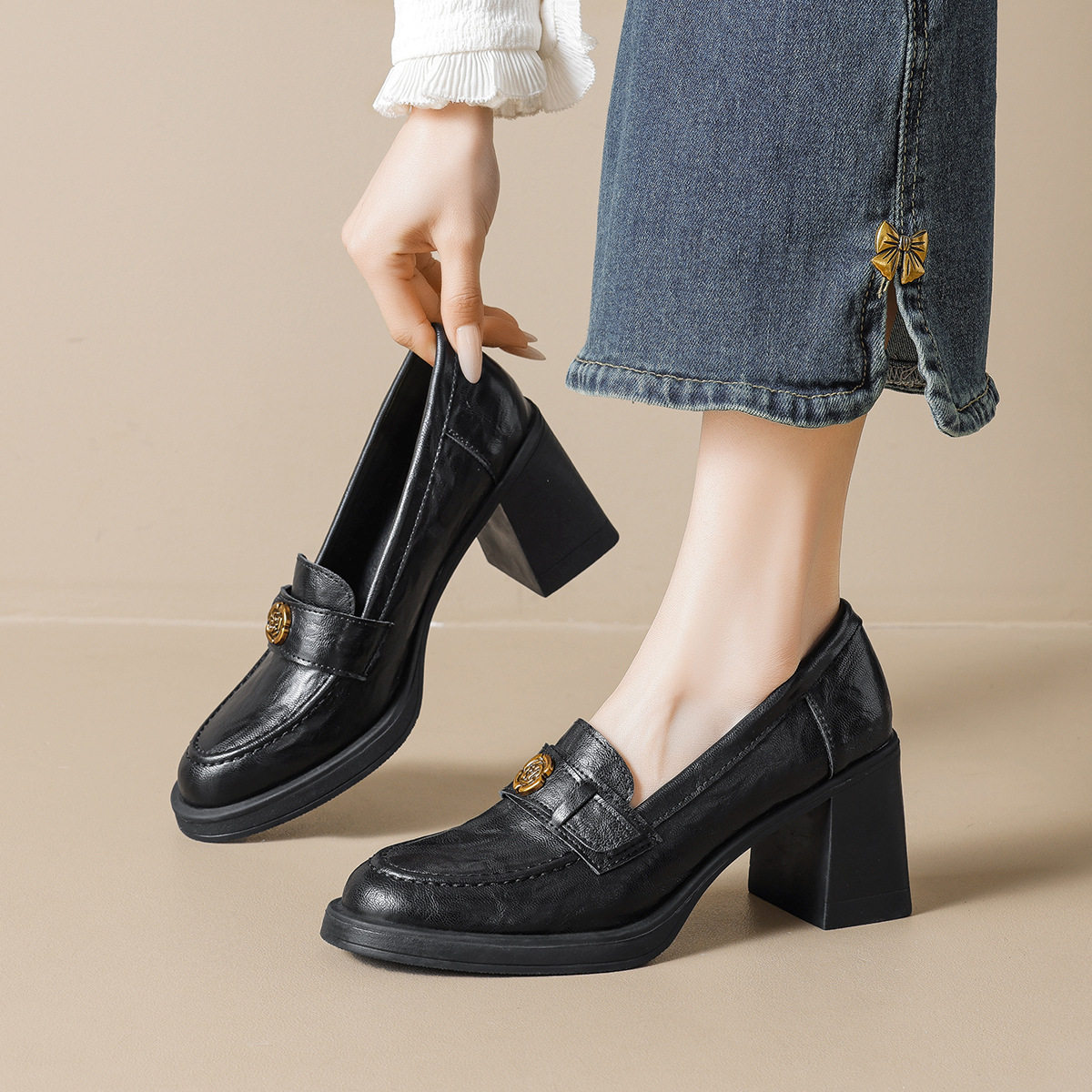 羊皮版~法式圆头山茶花粗跟乐福鞋女2026新款英伦风一脚蹬高跟鞋