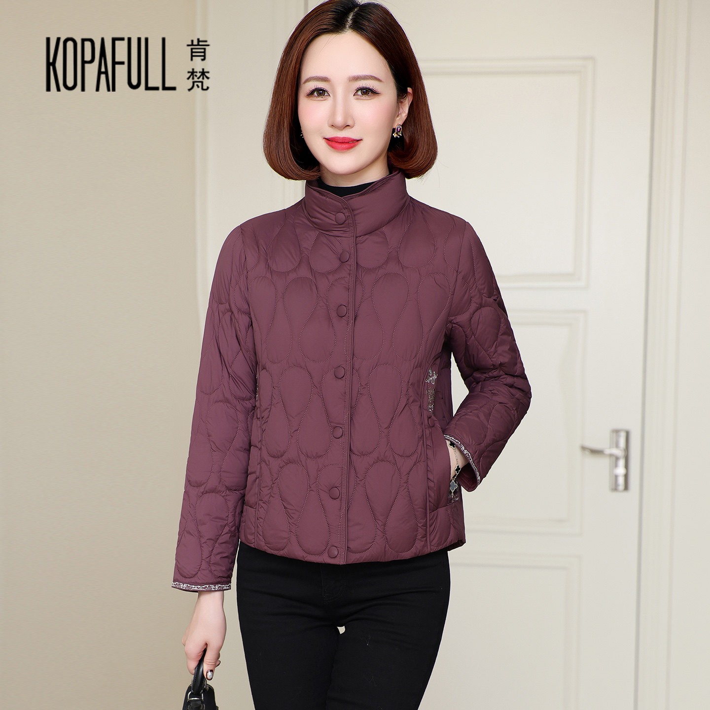 中式立领妈妈装短款羽绒服女2025冬洋气绣花轻薄款鹅绒保暖外套潮,女装/女士精品,羽绒服,淘宝优惠券,粉丝福利购,淘宝优惠卷