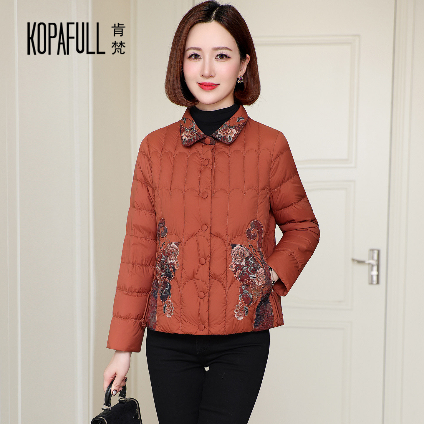 妈妈装国风绣花薄款羽绒服女