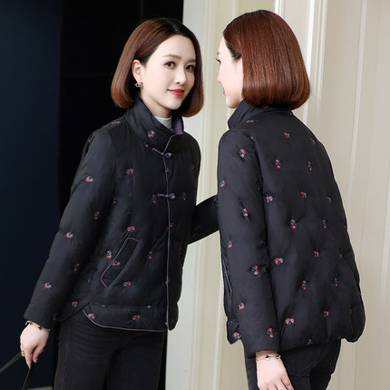 中式立领轻薄短款羽绒服女2024冬品牌妈妈装盘扣绣花90白鹅绒外套
