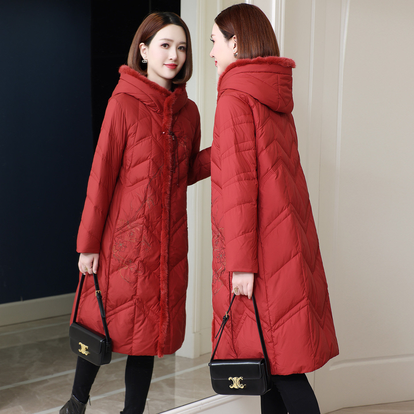 红色刺绣鹅绒外套2025冬高端妈妈装水貂毛连帽加厚羽绒服女中长款