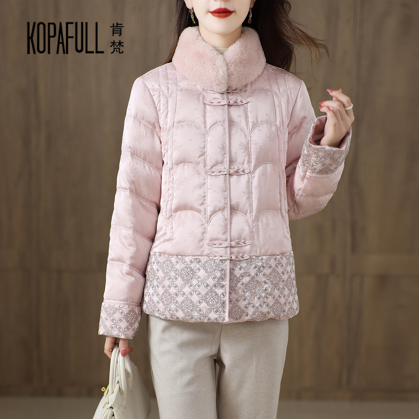新中式刺绣加厚羽绒服女短款2025冬高端妈妈装毛领鹅绒保暖外套,女装/女士精品,羽绒服,淘宝优惠券,粉丝福利购,淘宝优惠卷