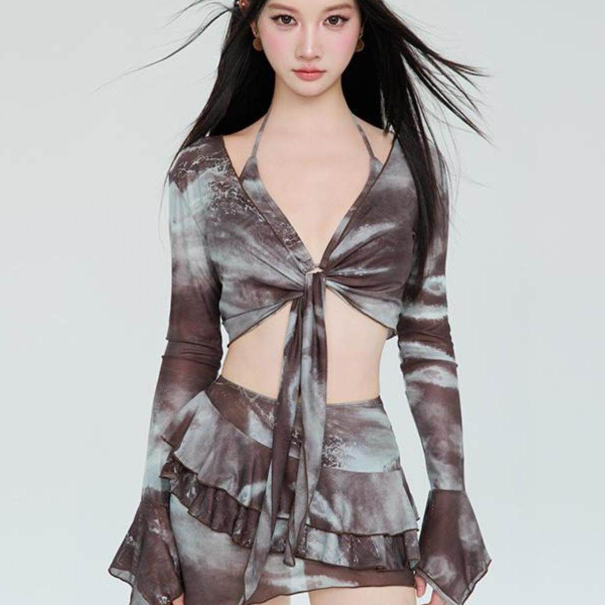 2025新款泳衣女性感比基尼四件套小胸聚拢长袖防嗮度假温泉游泳装