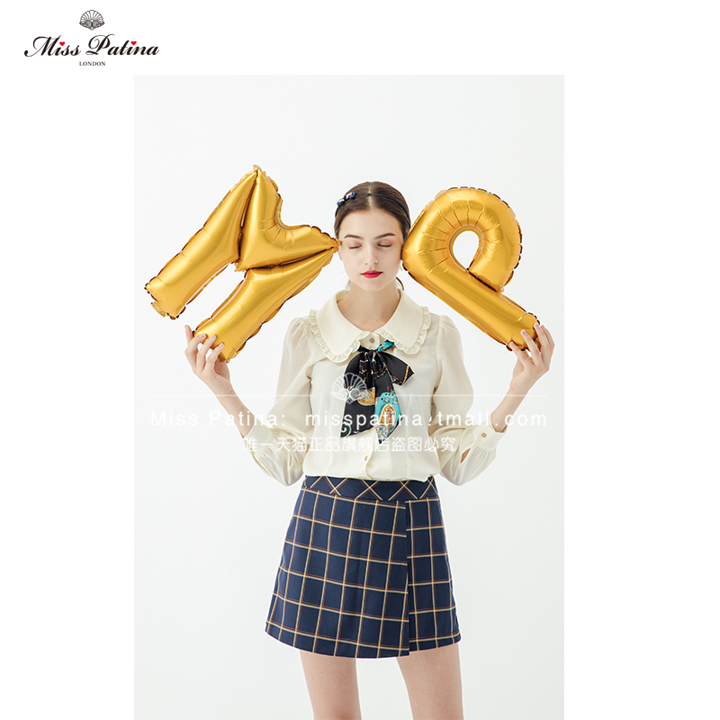 格子短裙裤+娃娃领系带衬衫