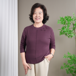 柔软舒适妈妈春秋装2026新款秋衣外穿宽松上衣中老年人薄款打底衫