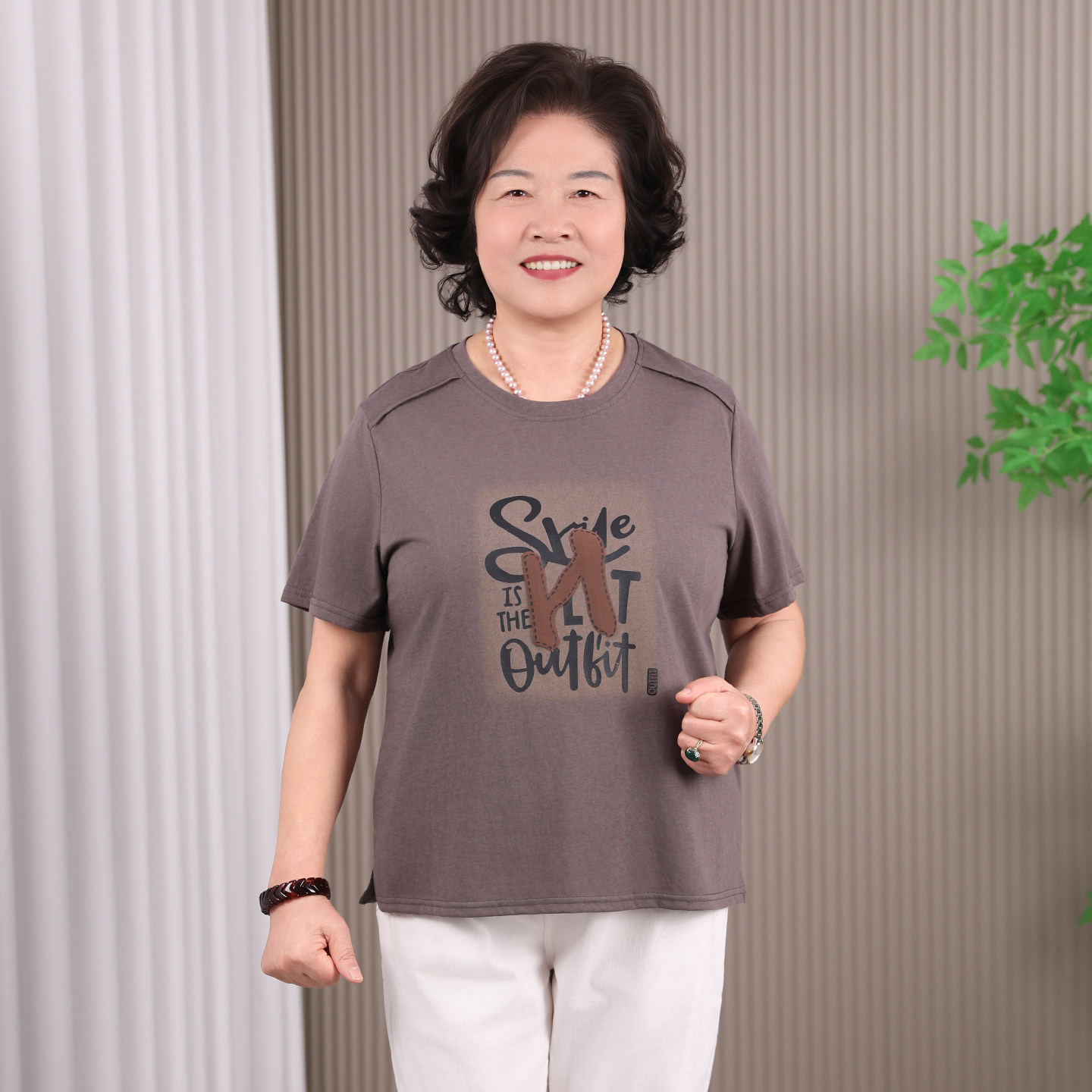灰色短袖t恤女夏季宽松大码中年妈妈装洋气显瘦正肩下摆开叉上衣