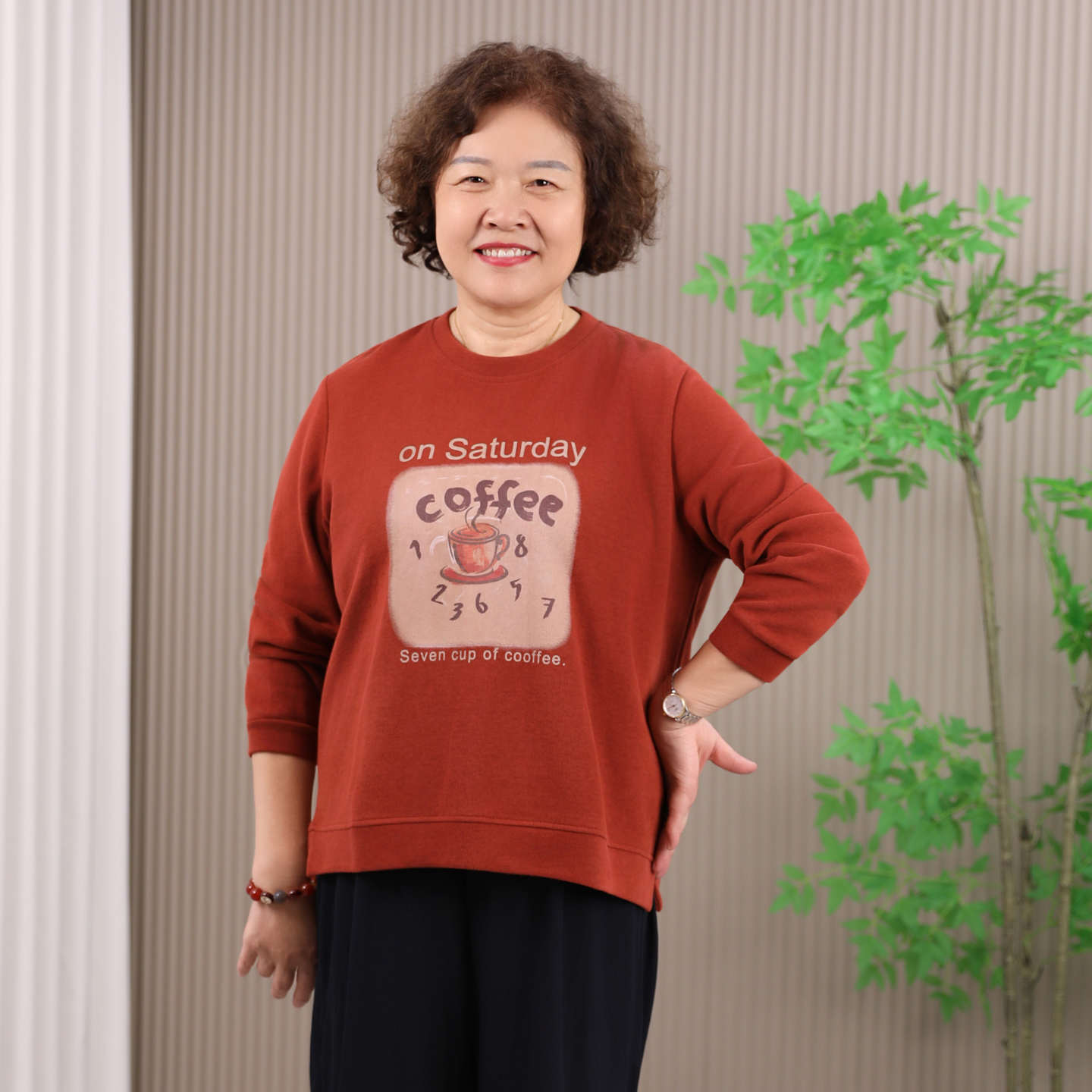中老年女装妈妈卫衣春秋款大码宽松遮肉高档中年妇女洋气减龄上衣