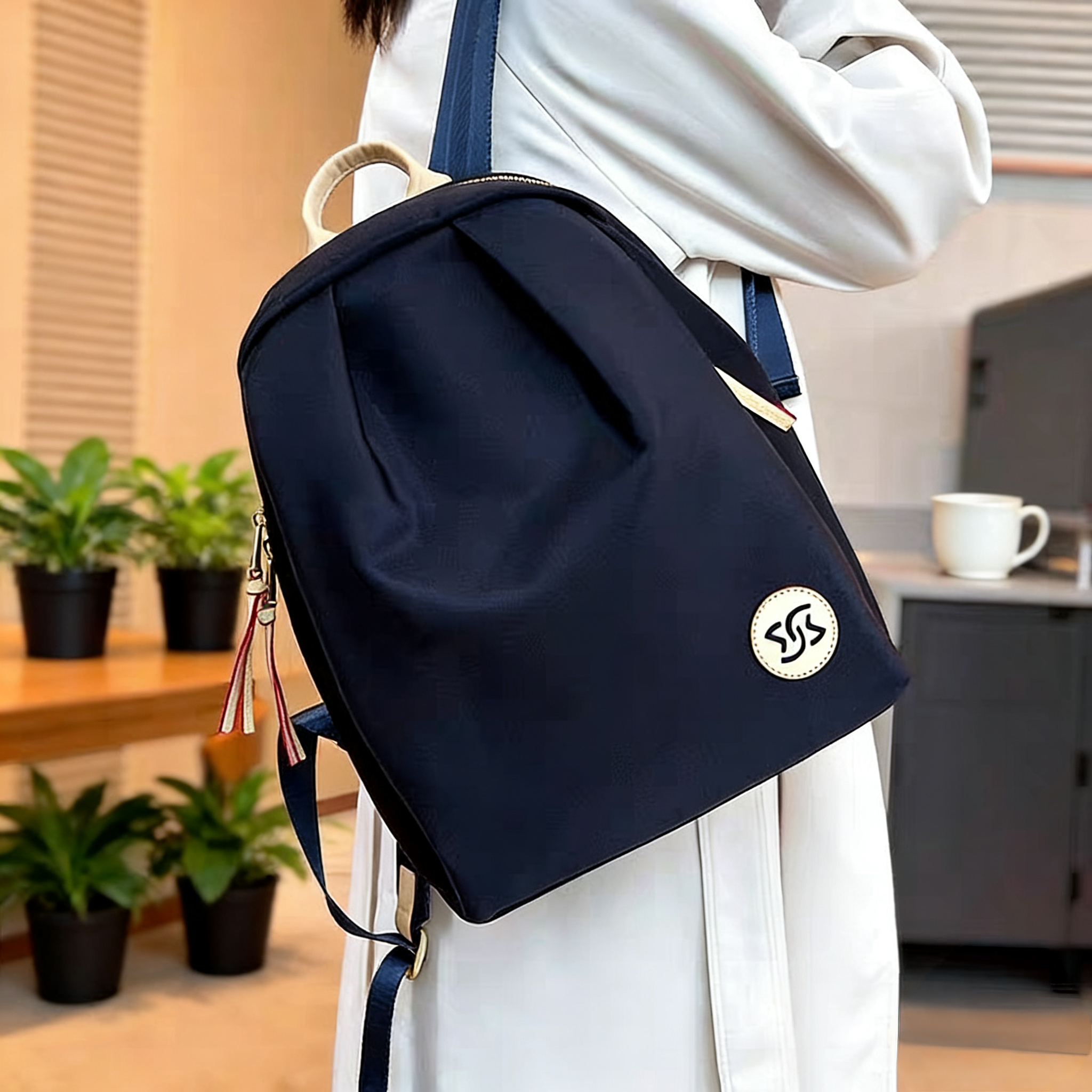 防水牛津布双肩包2025新款休闲轻便大容量背包韩系百搭户外旅游包