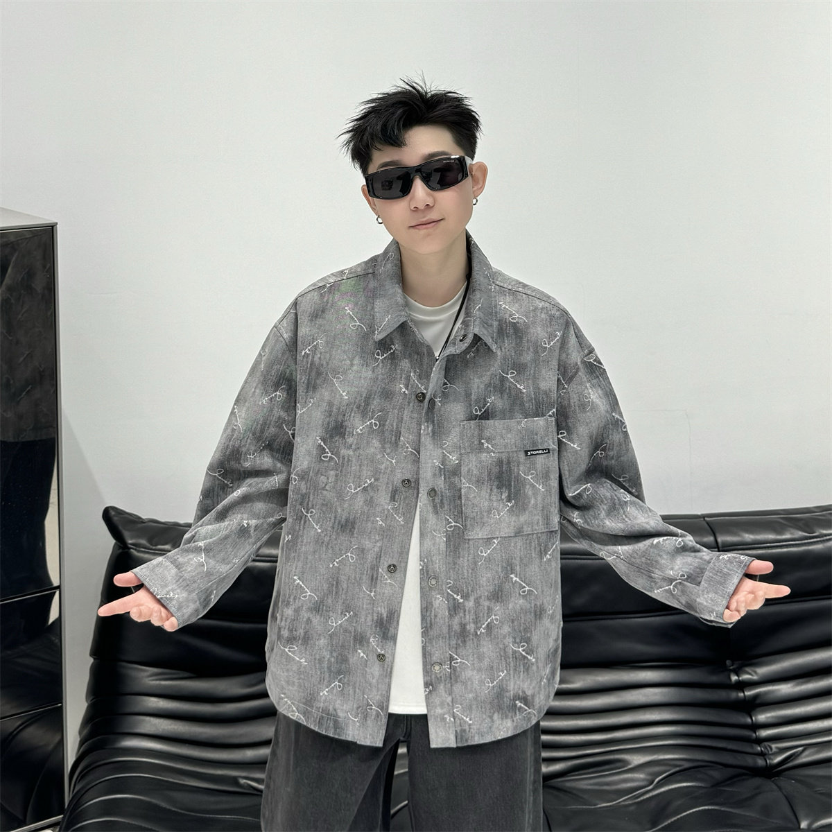 潮牌个性满印字母复古牛仔翻领衬衣外套男生2025春季韩版休闲衬衫