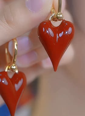 红桃皇后爱心耳扣女新年新款喜庆红色耳环精致高级感洋气显白耳饰