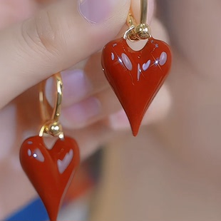 红桃皇后爱心耳扣女新年新款喜庆红色耳环精致高级感洋气显白耳饰