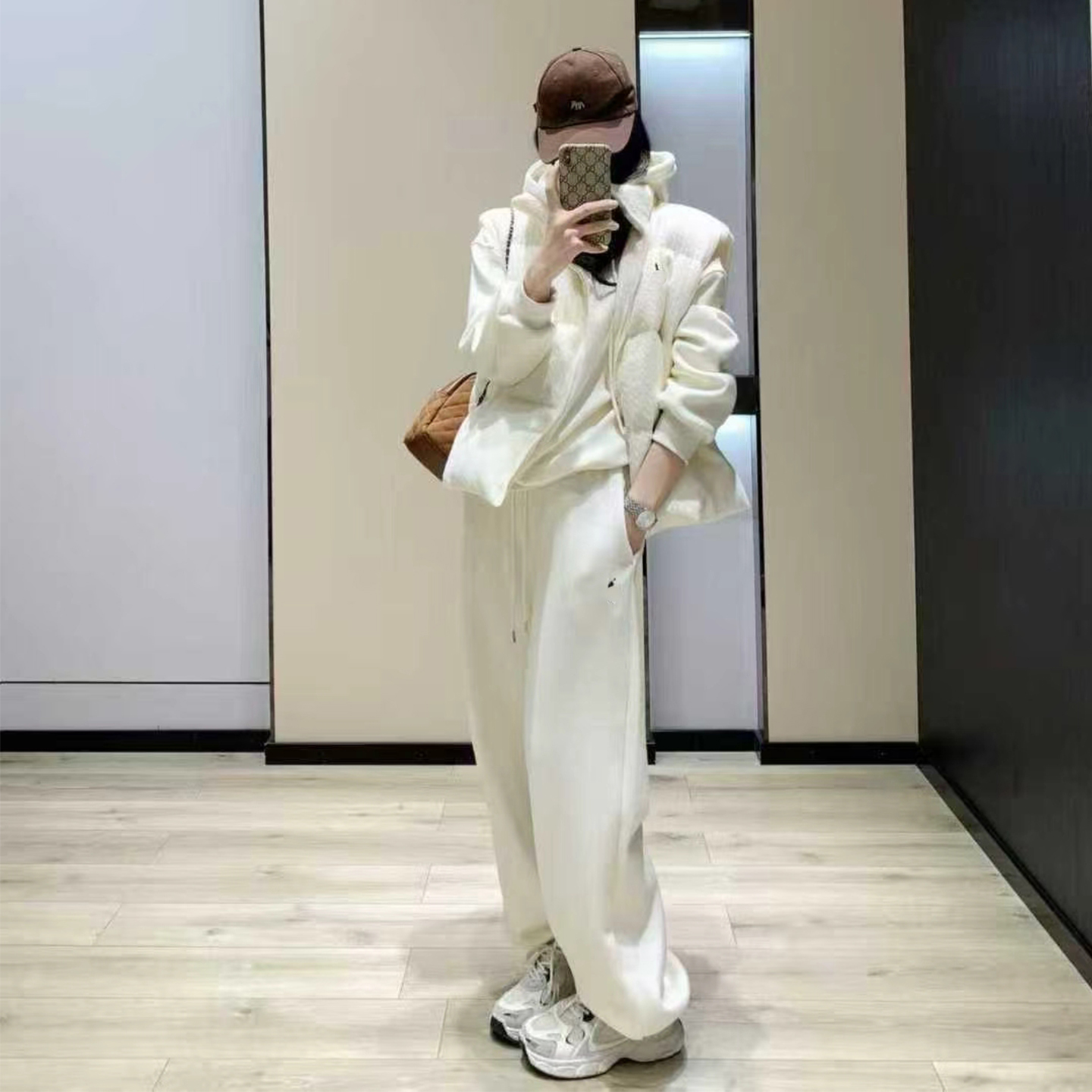 小马刺绣休闲连帽卫衣直筒长裤套装女25冬新款宽松棉衣马甲三件套