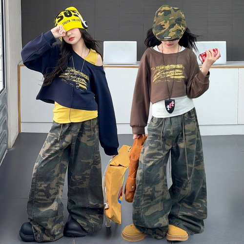 美式斜肩长袖卫衣女童2025秋款叠穿吊带露肩短款上衣迷彩裤两件套