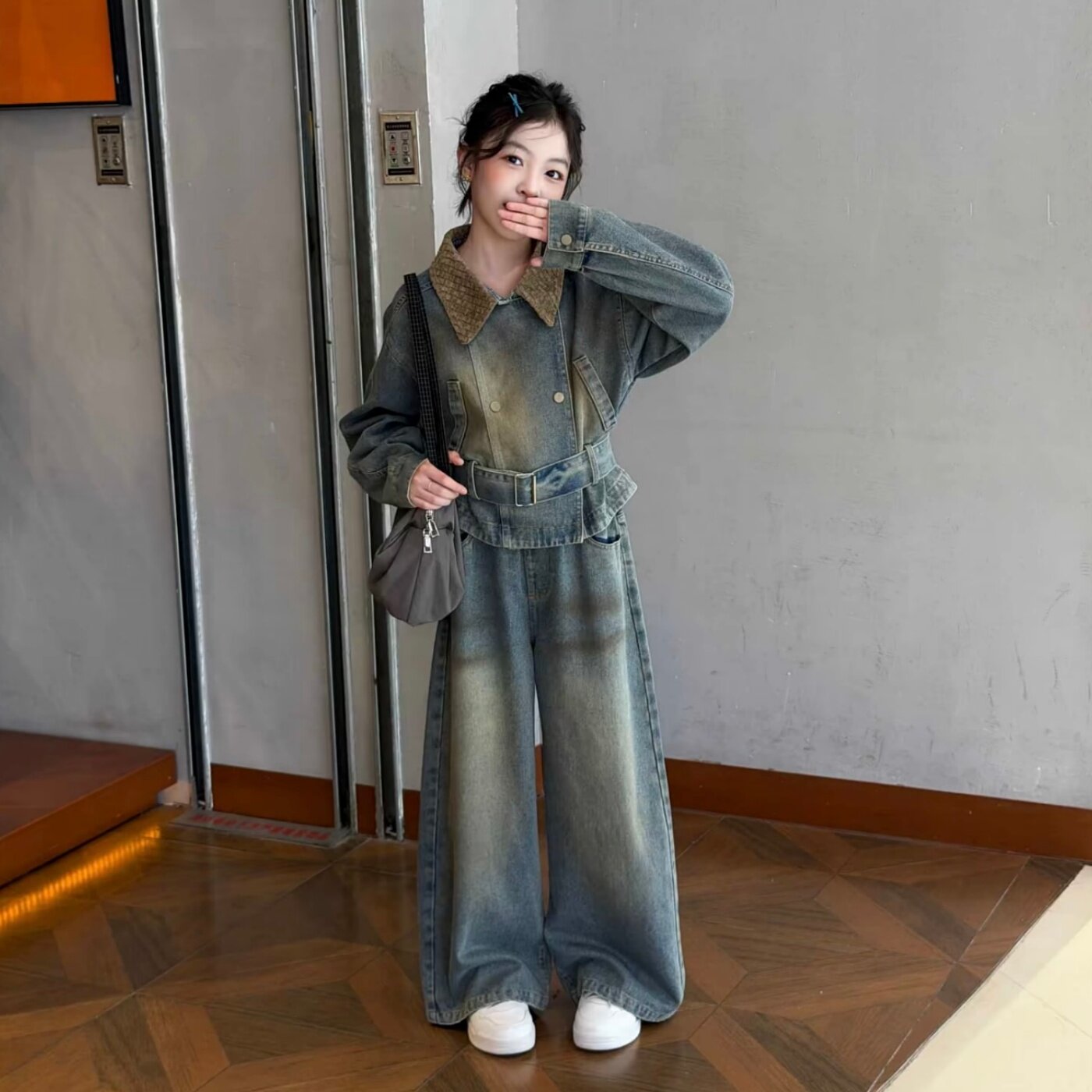 女童秋季港风复古编织翻领牛仔风衣喷绘套装2026新款外套阔腿裤潮