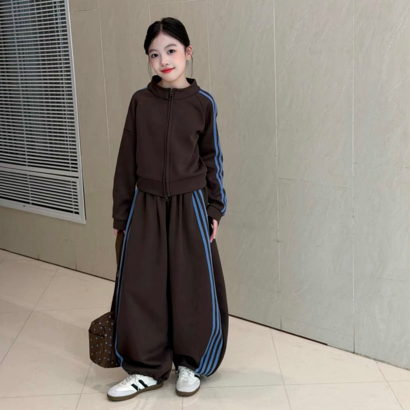 美式撞色拉条套装女童春秋新款休闲拼接条纹上衣阔腿裤运动两件套图片