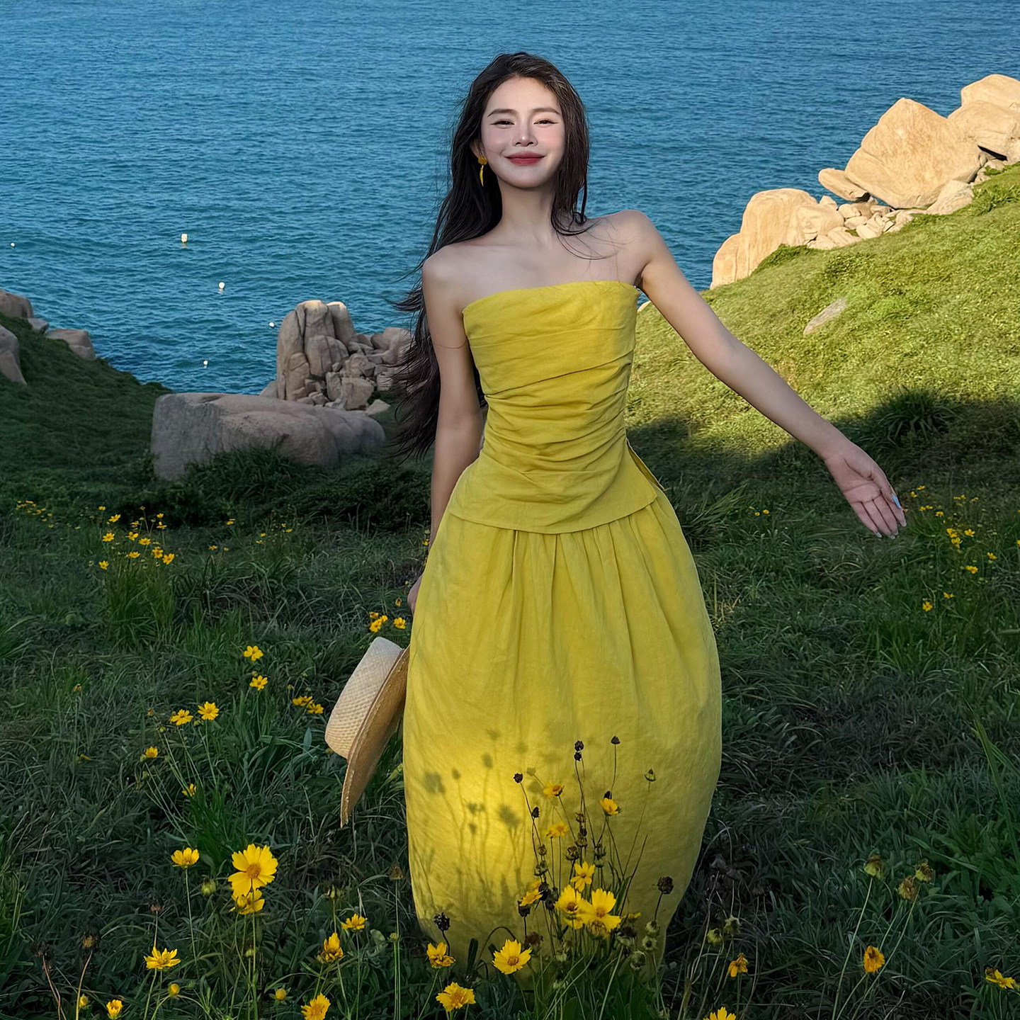黄色一字肩抹胸连衣裙子女夏季2025新款海边度假法式气质绝美长裙