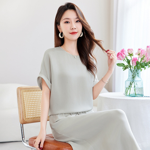 2025夏季新款大码女装短袖宽松桑蚕丝上衣搭配半身裙的真丝衬衫