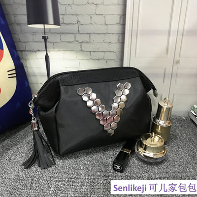 新款ins韩版大v铆钉洗漱女化妆包