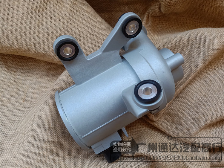 适用于奔驰w205 c180 w212 e200 glk级 glc级 slk级 m274电子水泵