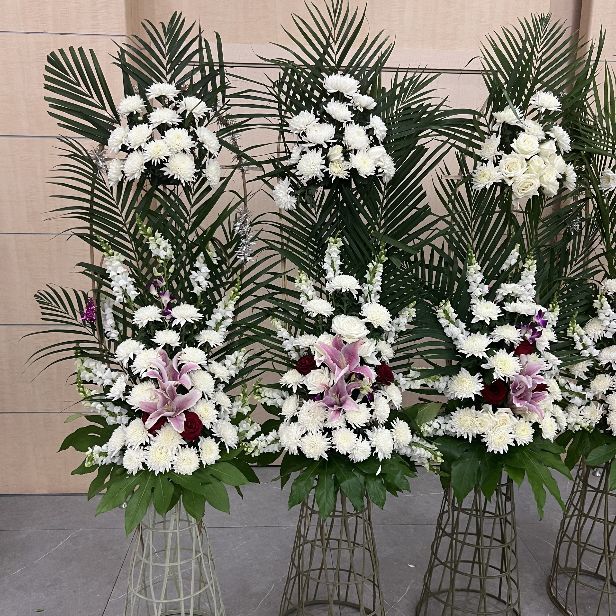 丧事白事鲜花花圈花篮上海追悼会当天送达宝兴龙华浦东等殡仪馆