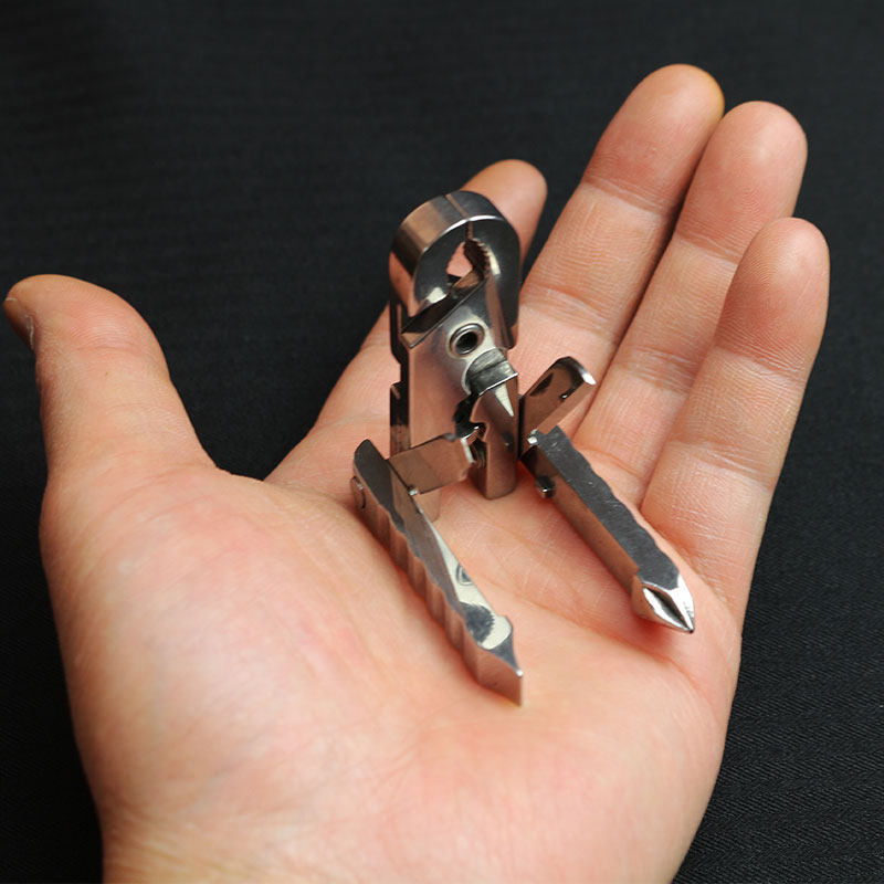 多功能小刀鉗子鑰匙扣戶外裝備組合工具折疊便攜螺絲刀隨身迷妳在類目 戶外/登山/野營/旅行用品, 刀具/多用工具, 多功能組合工具中 - 來自Buy2taobao.com提供專業的淘寶代購服務