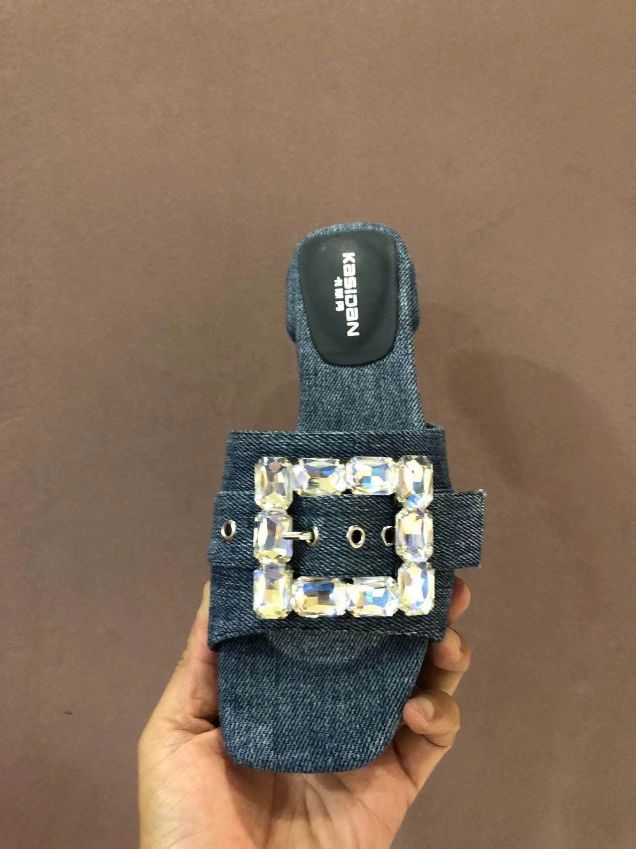 2024夏季欧货新款一字带平跟拖鞋女外穿方头牛仔布方扣水钻凉拖鞋