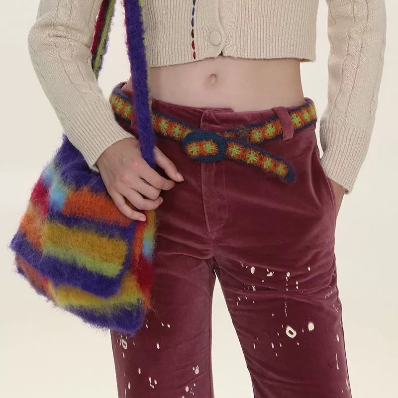 韩火火同款爆款秋冬新款小众设计复古彩虹条纹毛线包针织斜挎包