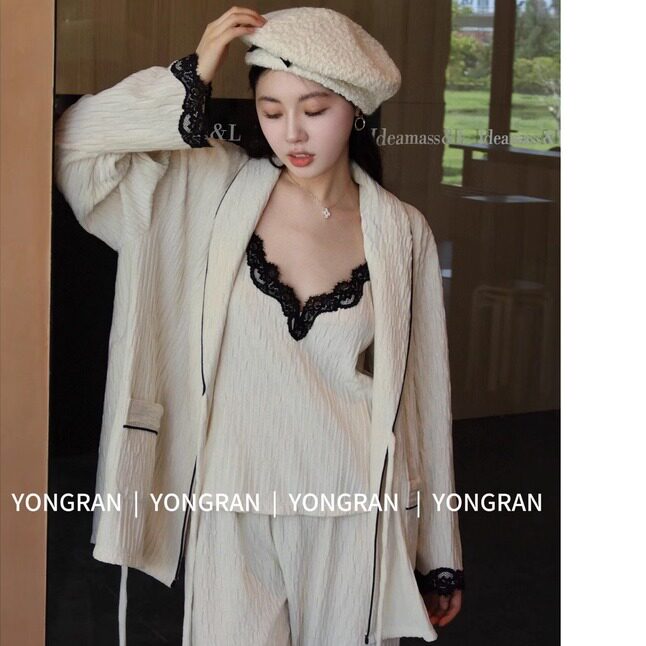 雍然压皱绒薄绒家居服三件套轻奢高级感黑白色吊带背心睡袍睡衣女