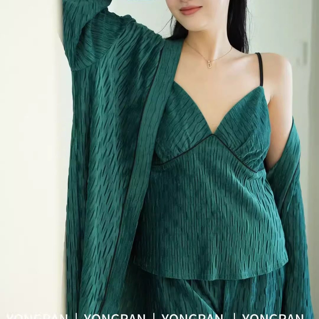 雍然压皱绒三件套睡衣女士秋睡袍吊带背心长裤薄绒丝绒家居服实体