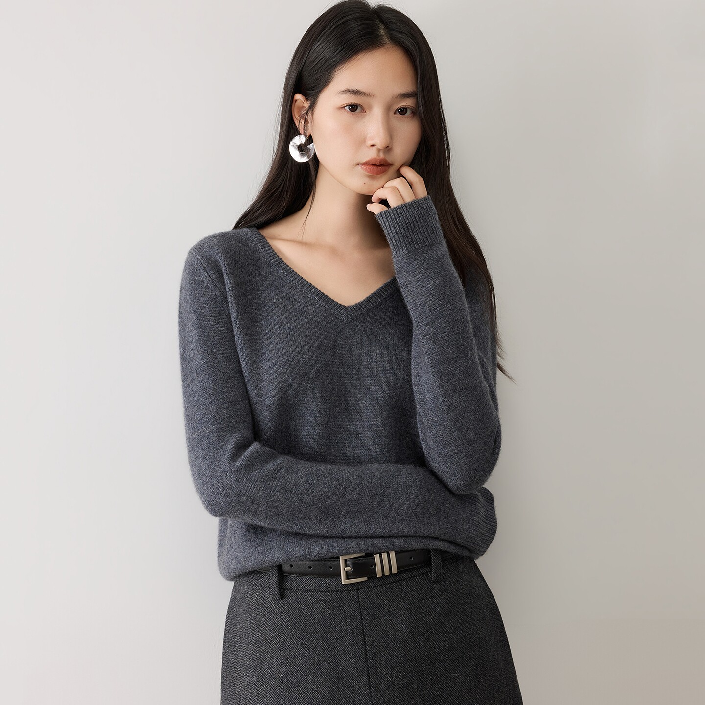 秋冬加厚V领山羊绒女针织衫