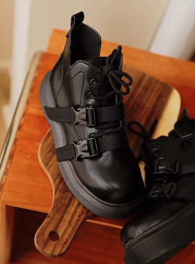 ANNandSAM圆头休闲绑带插扣帅气松糕中性甜酷马丁靴 2025新品秋冬