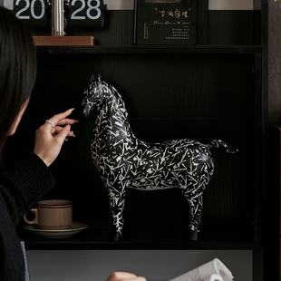 办公室桌面入户玄关轻奢高档高级感客厅电视柜书柜装饰品摆件马年