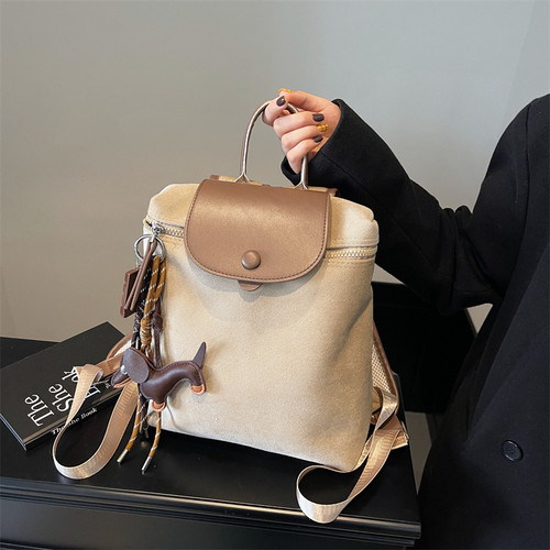 休闲双肩包女生小众通勤百搭背包