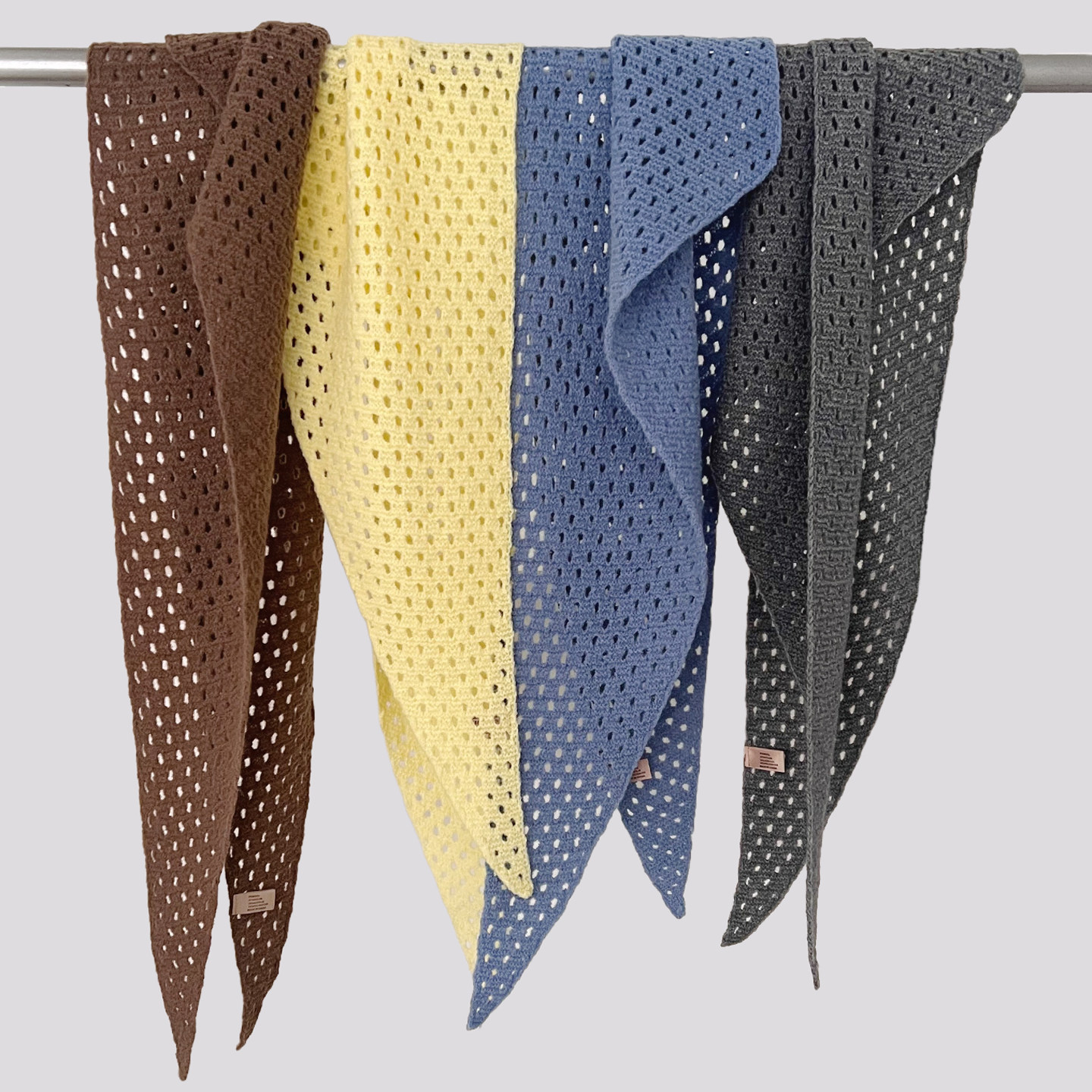 港味复古羊毛混纺镂空针织三角巾女披肩叠穿纯色简约外搭坎肩围巾