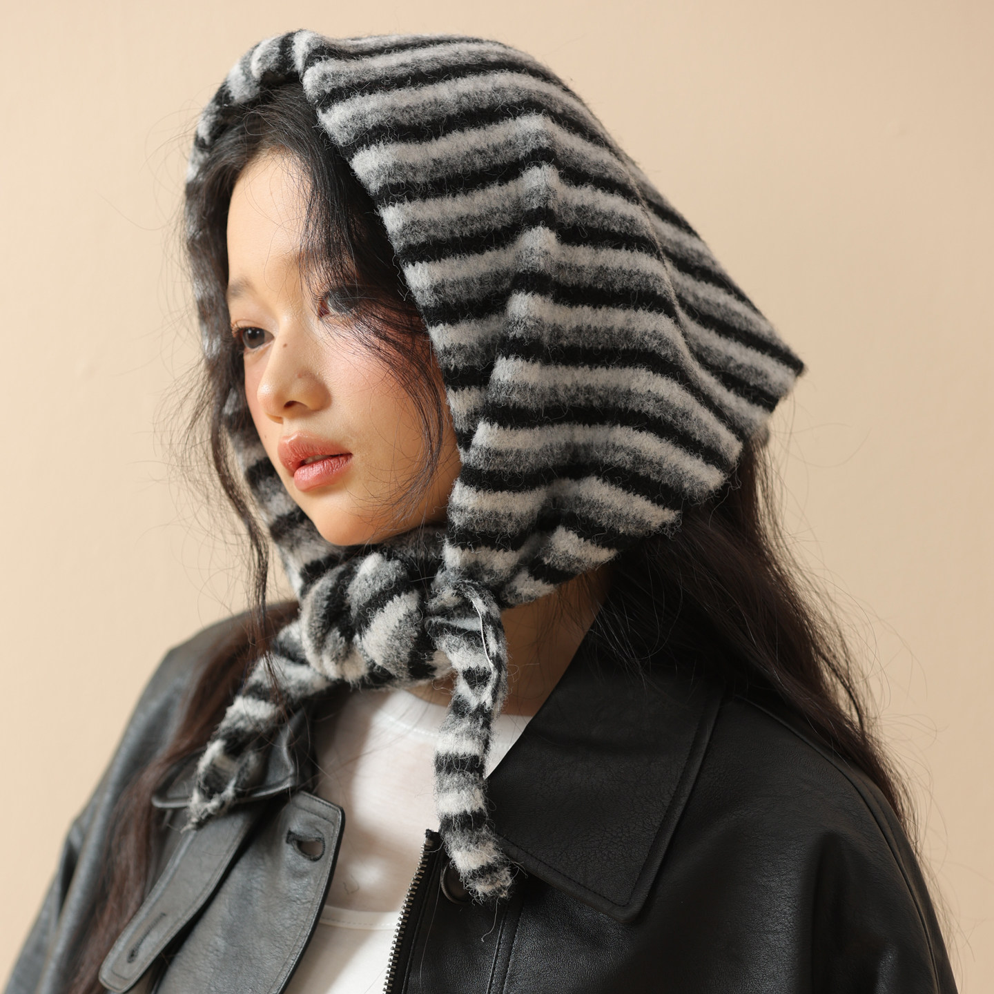 韩版羊毛混纺条纹三角巾女秋冬季2025新款时尚外搭小披肩女头巾